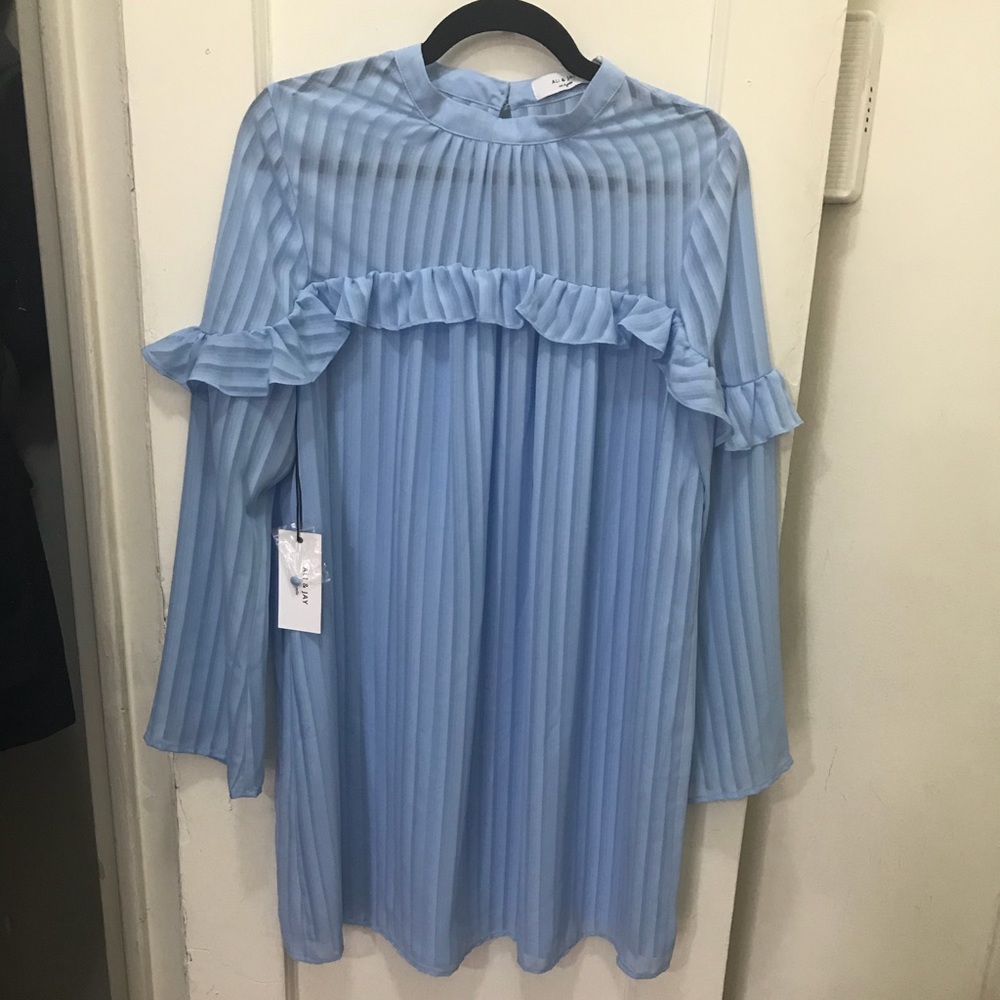 Aly and Jay that’s amore mini dress - Picture 2 of 4